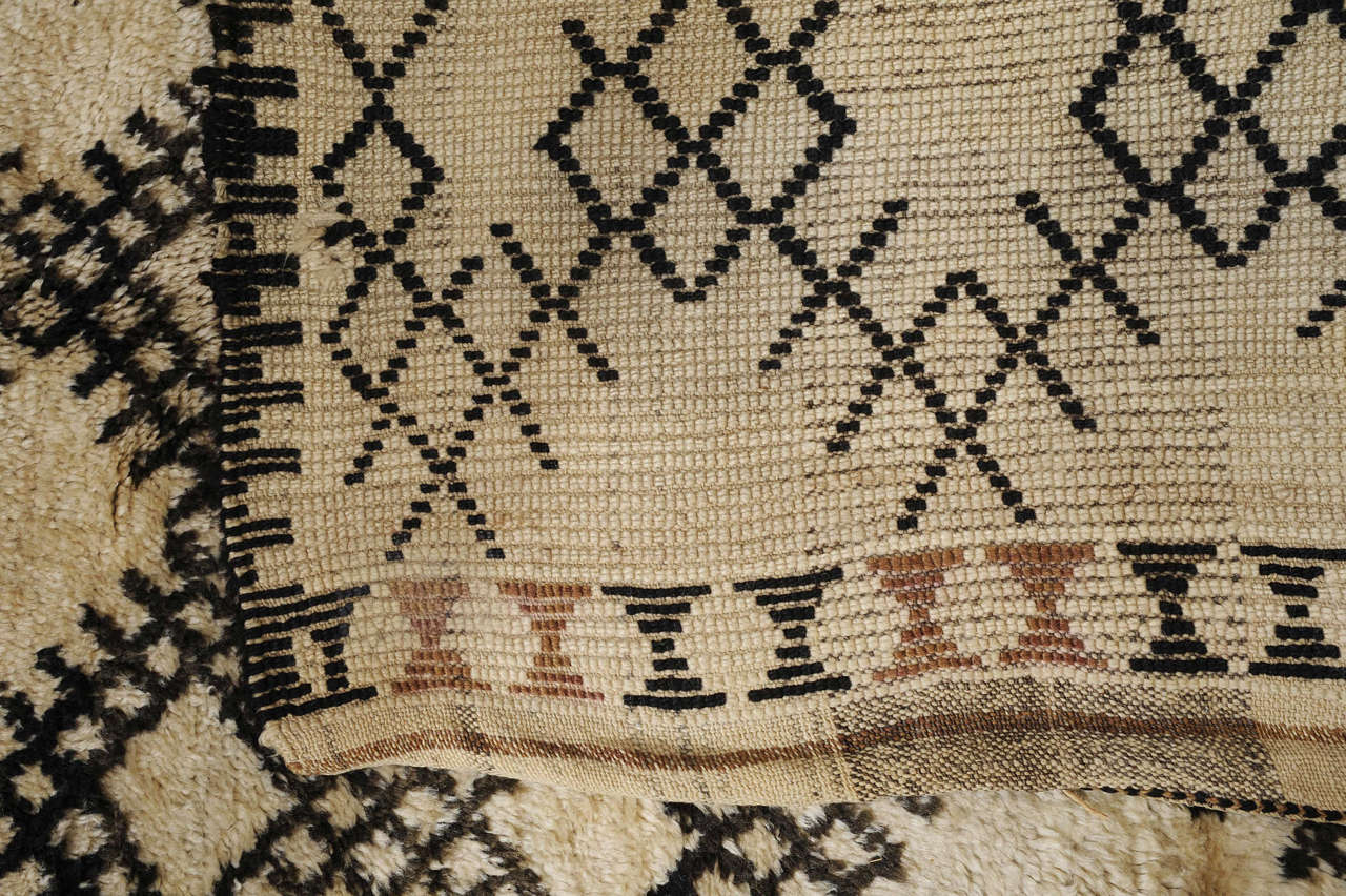 Rare and Unusual Beni Ouarain Berber Carpet In Excellent Condition In Milan, IT